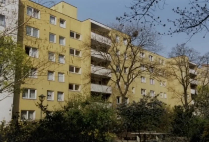 2-Zimmer-Wohnung im Brunnenviertel/ Mitte mit Einbauküche | WBS 100/140 erforderlich — photo 1